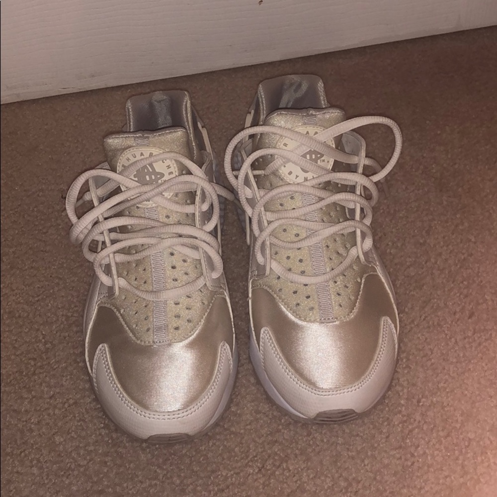 SOLD - NIKE Huarache